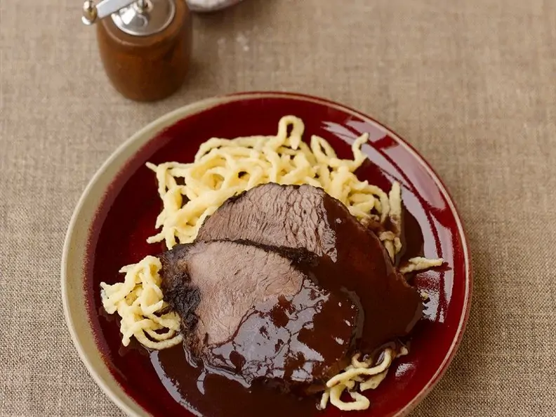 Sauerbraten mit Spätzle