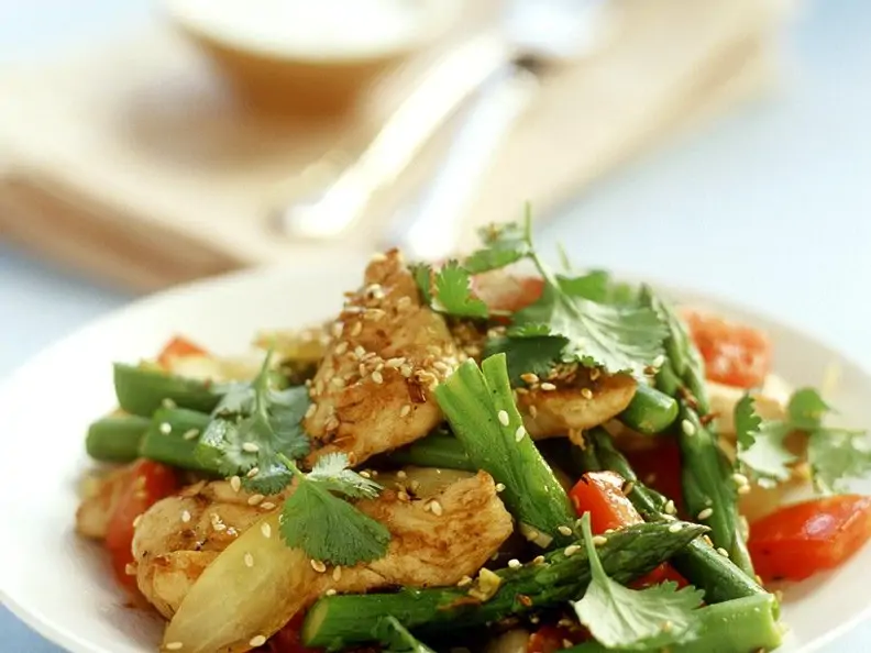 Hähnchen-Pfanne mit Spargel
