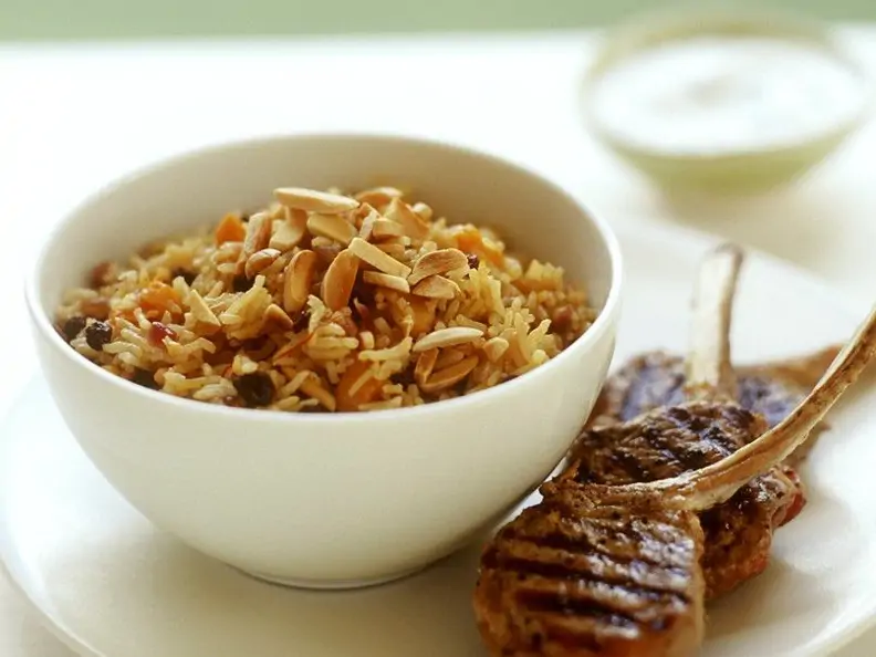 Lammchops mit herzhaftem Rosinenreis