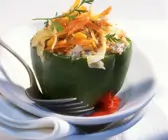 Paprika mit Grünkern-Möhren-Füllung