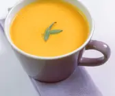 Kürbissuppe mit Sahne und Salbei