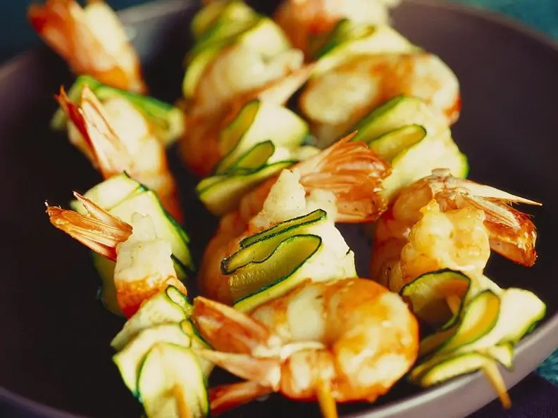 Shrimps-Spieße mit Zucchini