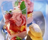 Erdbeercreme mit Biskuits