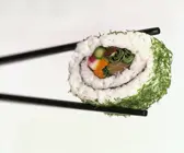 Lachs-Gemüse-Sushi