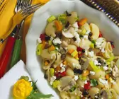 Nudelsalat mit Pilzen und Schafskäse