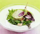Kräutermousse mit Blattsalat