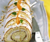 Biskuitroulade mit Aprikosen