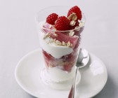 Trifle mit Himbeeren und Rhabarber