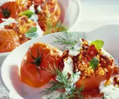 Mit Lamm gefüllte Tomaten