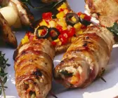 Mit Speck umwickelte Roulade