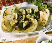 Auberginen-Spieße mit Zucchini und Zwiebeln