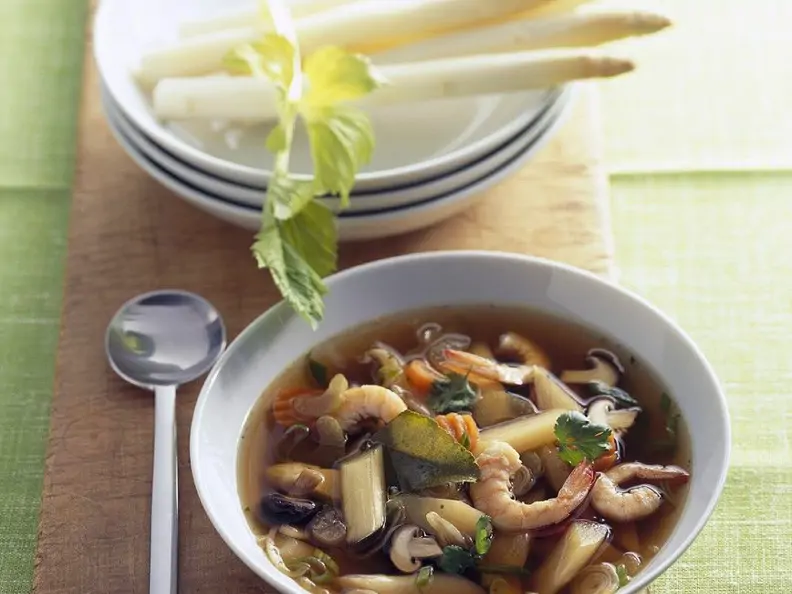 Gemüsesuppe mit Garnelen