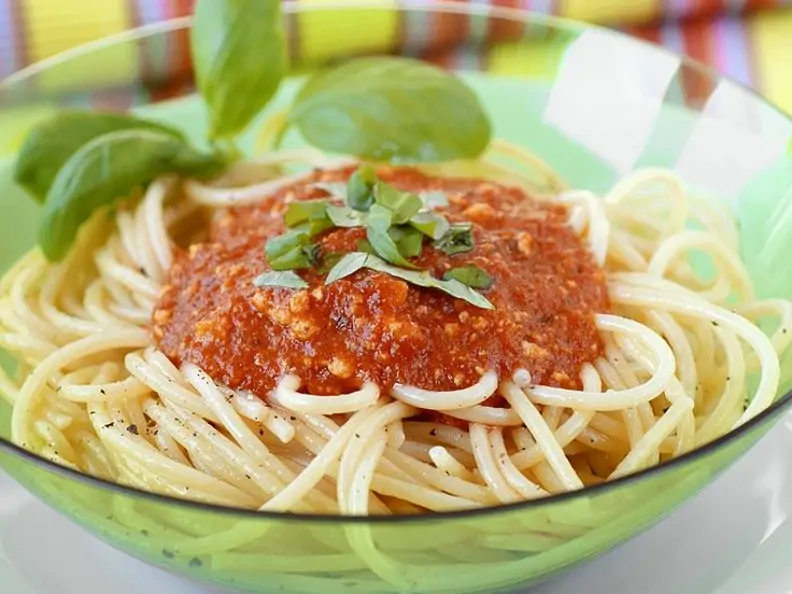 Nudeln mit Paprikasauce