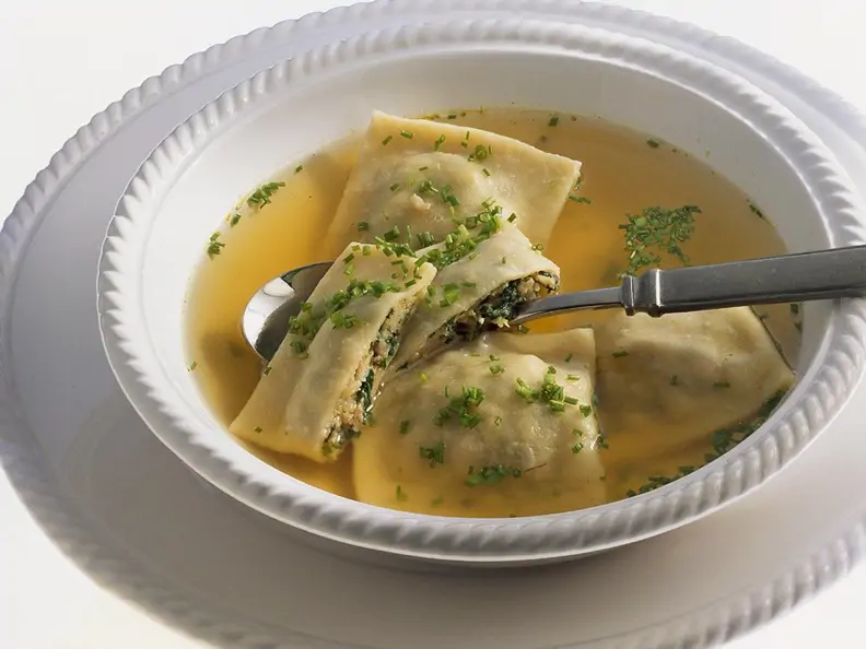 Rinderbrühe mit Maultaschen