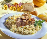 Nudeln mit gebratenem Thunfisch