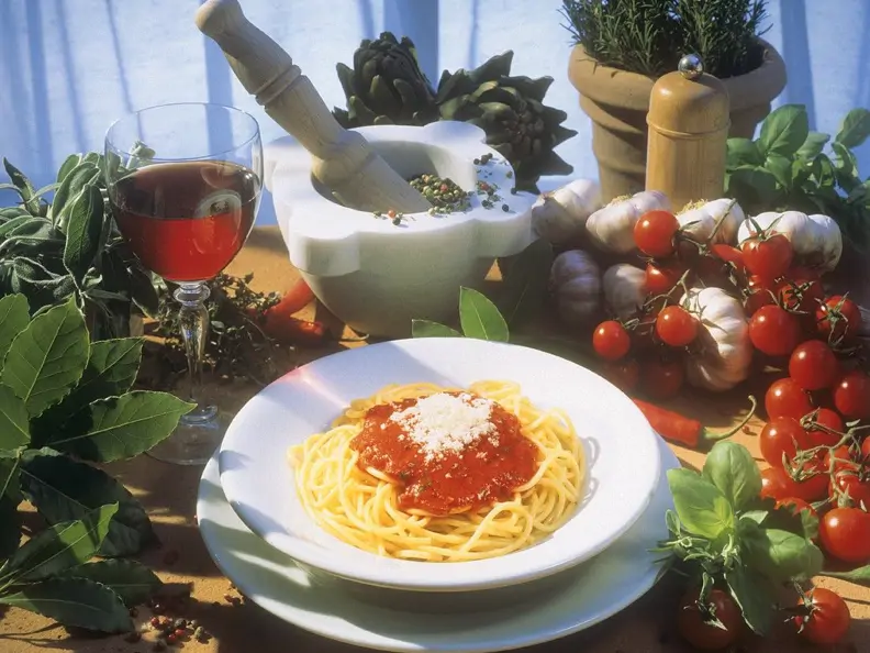 Nudeln mit Tomatensauce