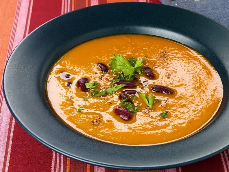 Muskat-Kürbissuppe mit Kidneybohnen