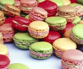 Bunte Macarons (französisches Kleingebäck)