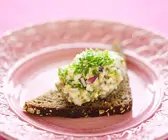 Eiersalat auf Vollkornbrot