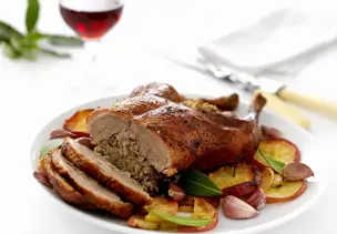 Knusprige Ente im Backofen mit Füllung