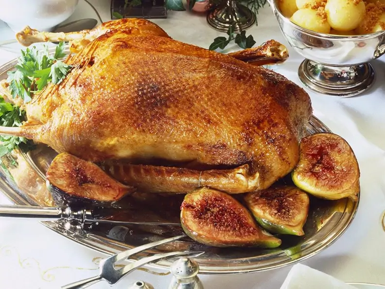 Gans mit Kartoffelkößen