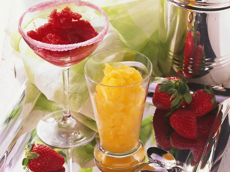 Mango- und Erdbeersorbet