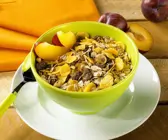 Müsli mit Pflaumen