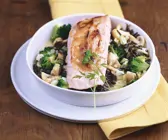 Gebackener Lachs auf Reis