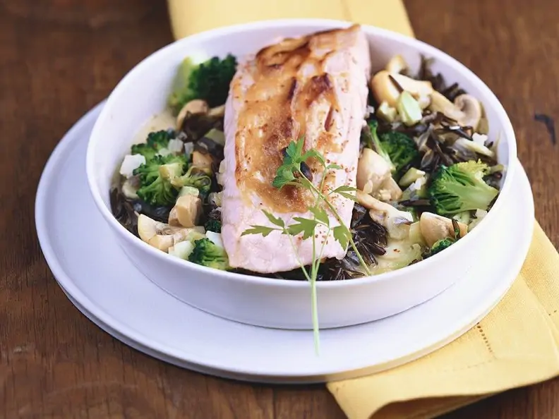 Gebackener Lachs auf Reis