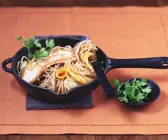 Putenschnitzel auf fruchtigen Vollkorn-Spaghetti