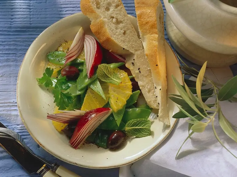 Zuckerschoten-Orangensalat