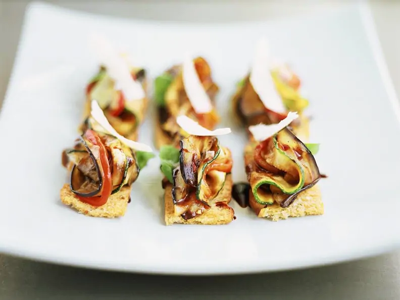 Röstbrot mit mediterranem Gemüse