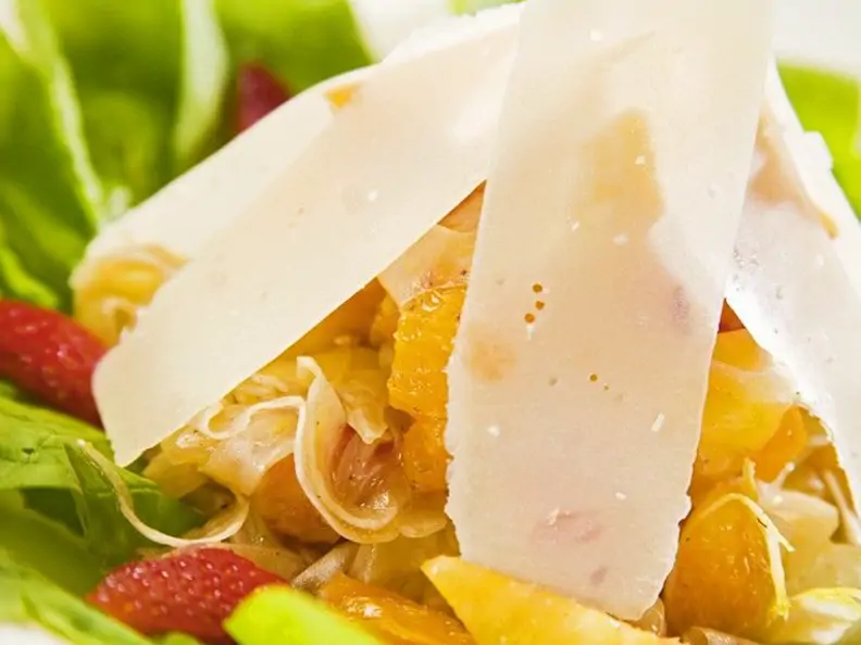 Fruchtsalat mit Parmesan