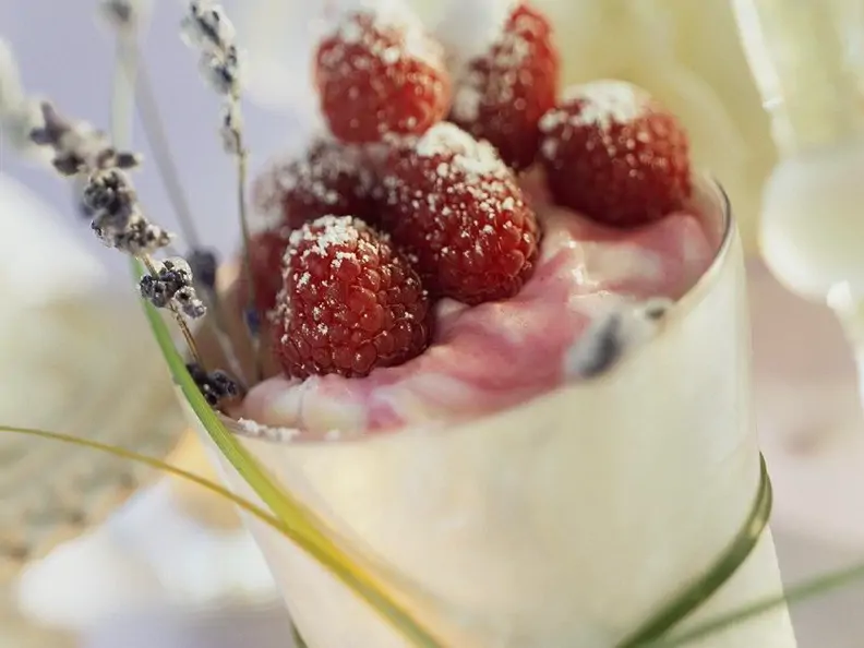 Joghurtcreme mit Himbeeren