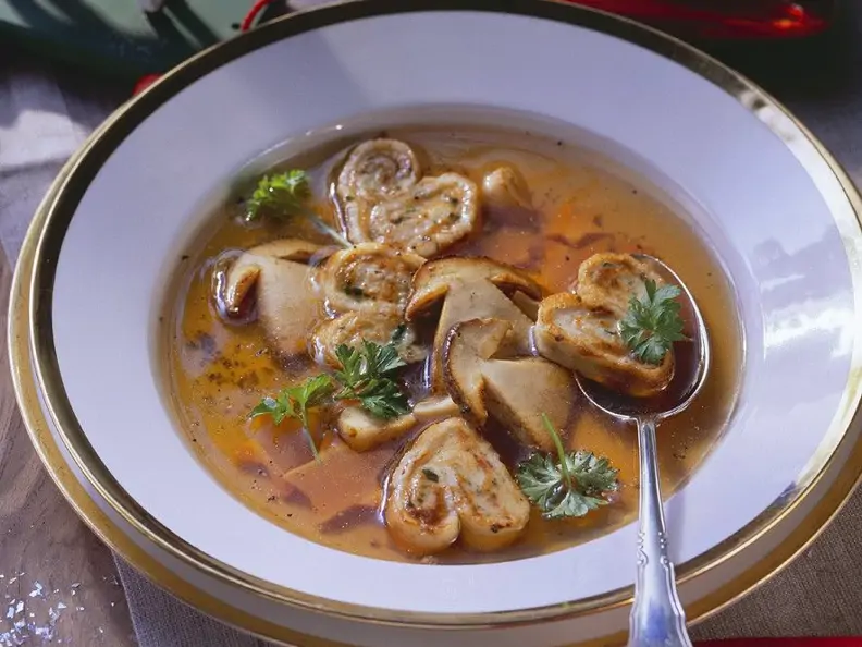 Pilzsuppe mit Pfannkuchen