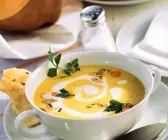 Kürbissuppe mit Curry und Sahne