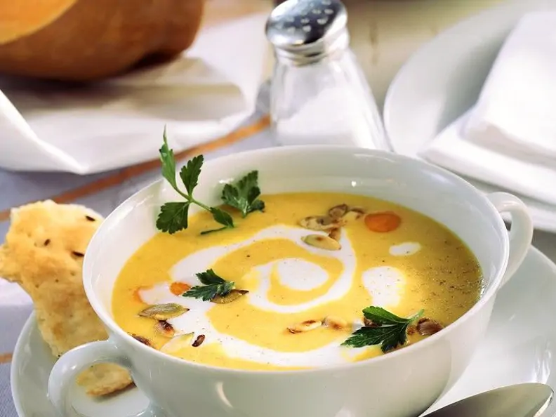 Kürbissuppe mit Curry und Sahne
