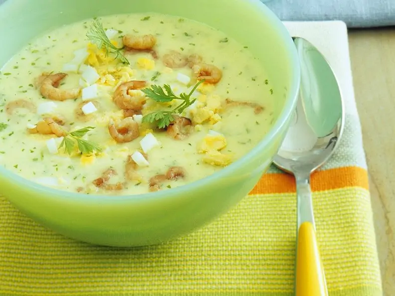 Kerbelcremesuppe mit Krabben