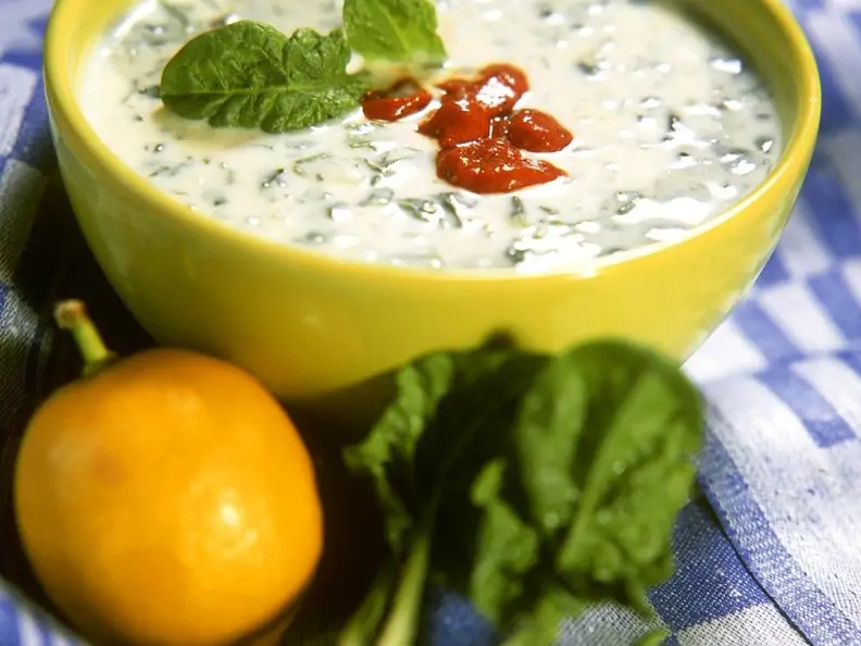 Kalte Joghurt-Spinatsuppe