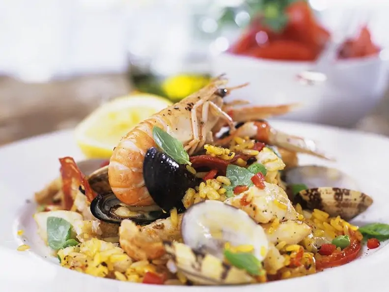 Paella mit Meeresfrüchten