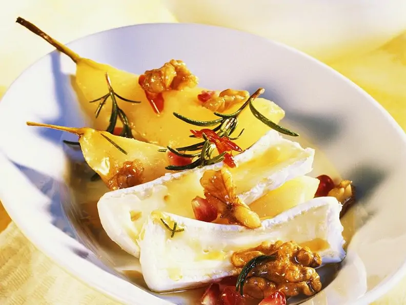 Gedünstete Birnen mit Käse