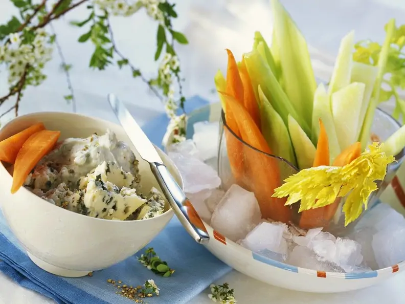 Rohkost mit Käsedip