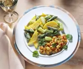 Putenpfanne mit Spargel