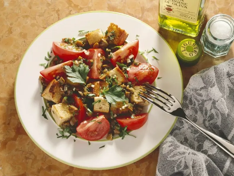 Brotsalat mit Steinpilzen