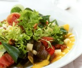 Gemischter Blattsalat mit Senfdressing