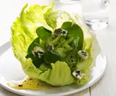 Blattsalat mit Spinat und Käse