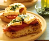 Tomaten-Crostini mit Käse