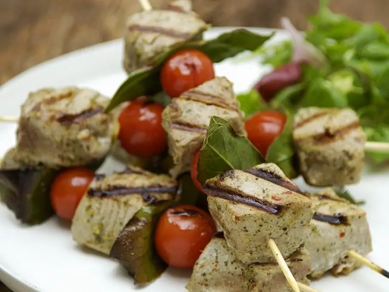 Thunfisch-Tomatenspieße