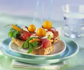 Häppchen mit gefüllten Roastbeefröllchen