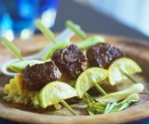 Filetspieße mit Salat